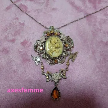 미사용 새상품 엑시즈팜 axes femme 꽃과 나비 목걸이 브로치
