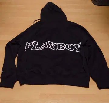 PLAYBOY 블랙 후드티 후드 부착