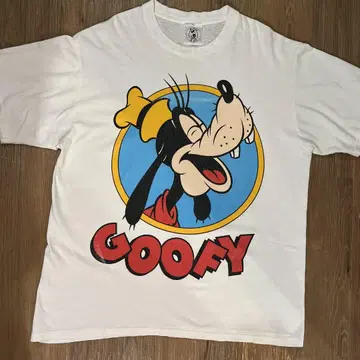 Disney 90s 구피 티셔츠