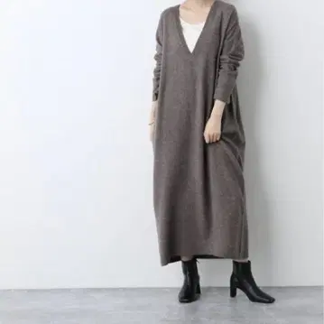 깊은 V넥 긴팔 니트 원피스