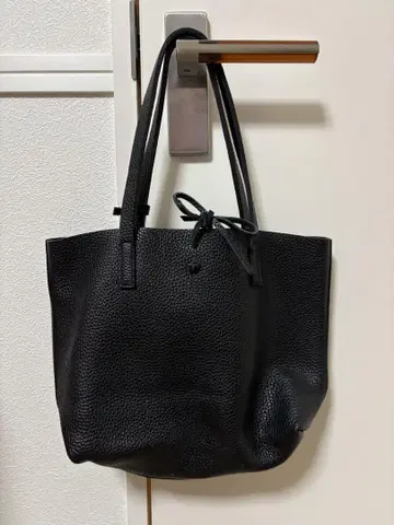 비젠 블랙 가죽 토트백