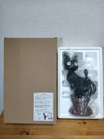 받침대 포함 오브제 앉아있는 지지