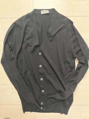 새상품급 JOHN SMEDLEY 블랙 가디건 M