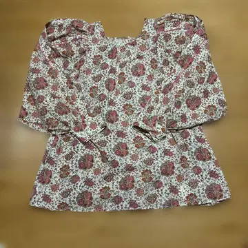 베이크루즈 벌룬 슬리브 블라우스