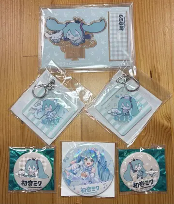 하츠네 미쿠 x 시나모롤 아크릴 스탠드 캔뱃지 키링 시나몬