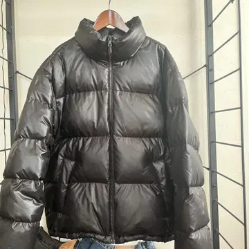 GUESS 다운