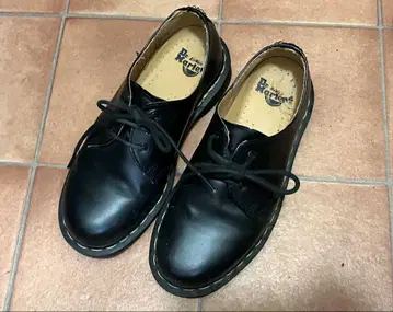 Dr. Martens 3홀