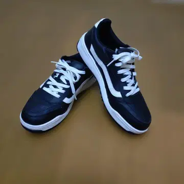VANS 블랙 화이트 스니커즈