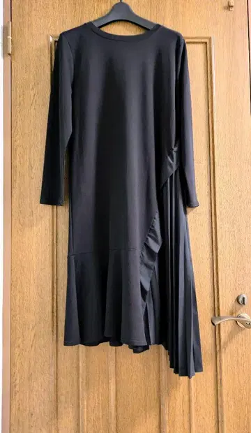 미사용 새상품 블랙 어시멘틀리 원피스