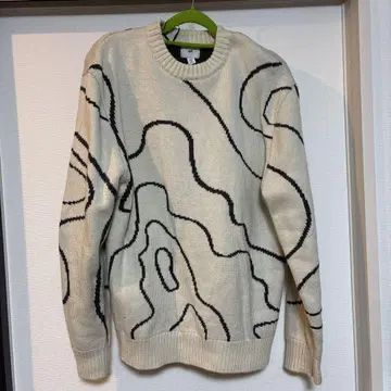 H&M 아이보리 라인 모양 니트 스웨터