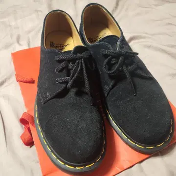 거의 새상품 Dr. Martens 블랙 스웨이드 로퍼