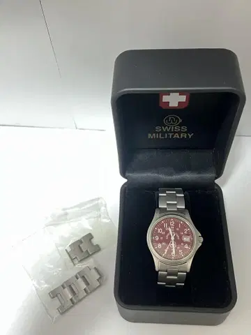 SWISS MILITARY 레드 다이얼 손목시계