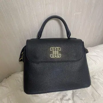 블랙 가죽풍 핸드백