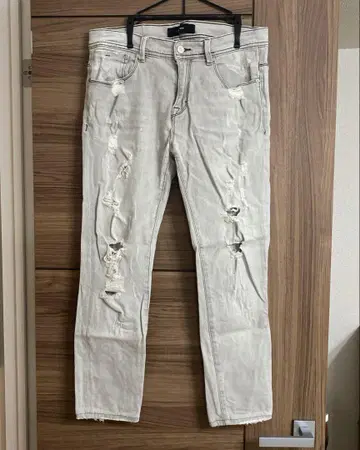 STAMPD 라이트 그레이 데미지 진 슬림핏