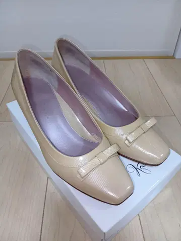 긴자 카네마츠 리본 포함 베이지 하이힐