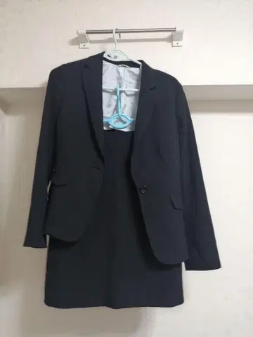 Diana 블랙 스커트 수트 사이즈 9