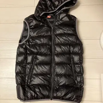 PUMA 블랙 다운 베스트 후드 부착