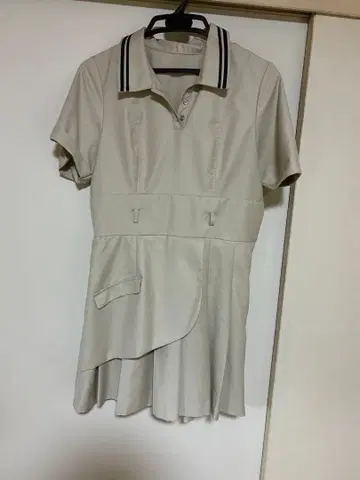 dazzlin 폴로라이크 플리츠 미니 원피스