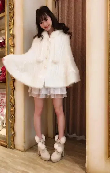 리즈리사 판초 코트 화이트