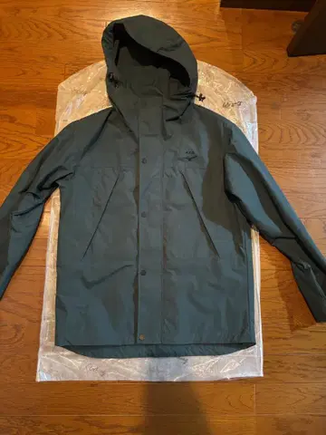 미즈노 x APC 마운틴 파카 S 그린