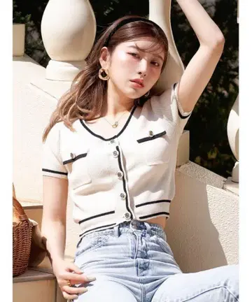 다리치 하프 슬리브 니트탑 반팔 아이보리 Darich