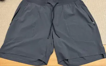 lululemon 다크 그레이 하프 팬츠 L 사이즈