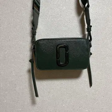 새상품급 MARC JACOBS 다크 그린 카키 숄더백
