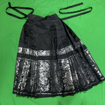 블랙 플레어 스커트 은색 꽃무늬 자수