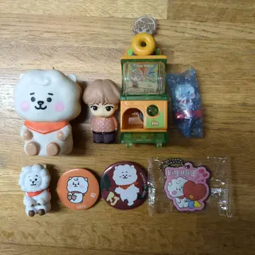 TinyTAN 진 피규어 & RJ 배지 세트