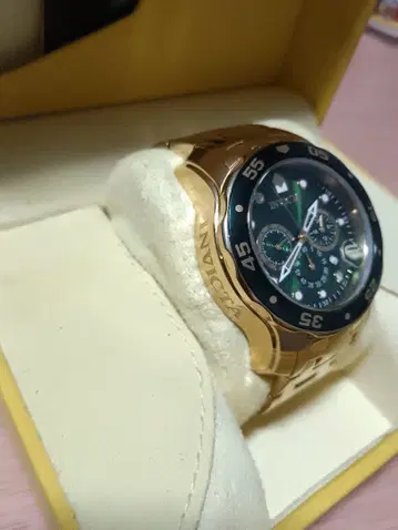 Invicta 골드 그린 다이얼 손목시계