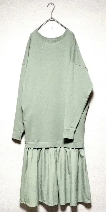 새상품급 emmi atelier 이소재 도킹 티셔츠 롱 원피스 1