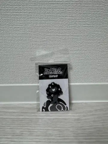 선착순 블랙 미야쿠미야쿠 핀 배지 B
