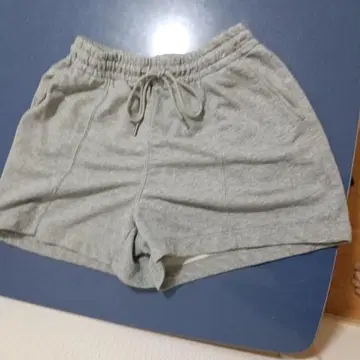 그레이 맨투맨 숏팬츠
