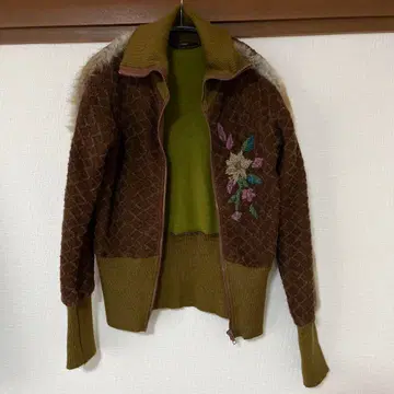 꽃무늬 자수 퍼 니트 집업 자켓 새상품급