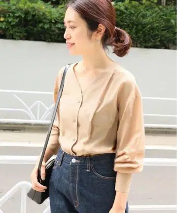 거의 새상품 IENA 큐프라 울 V넥 턱 블라우스