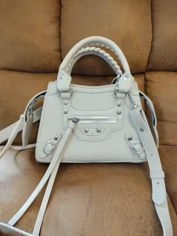 화이트 숄더백 * 네오 클래식풍