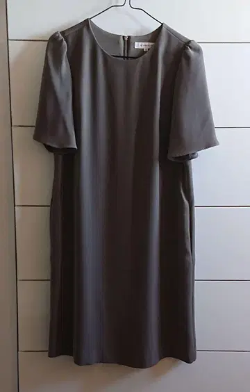 새상품 엠프리미어 카키 원피스
