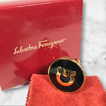새상품급 페라가모 Ferragamo 간치니 스카프링 골드색 상자