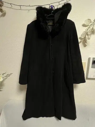 MEMORY 퍼 롱 코트 블랙
