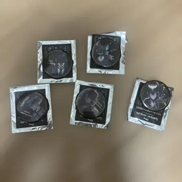 트위스티드 원더랜드 트레이딩 캔 배지
