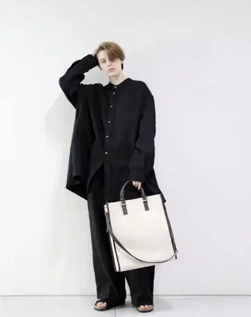 린넨 블랙 긴팔 셔츠와 와이드 팬츠 세트