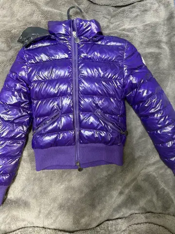 MONCLER 퍼플 숏 기장 다운 자켓