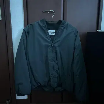그레이 짧은 기장 다운 자켓 S 사이즈