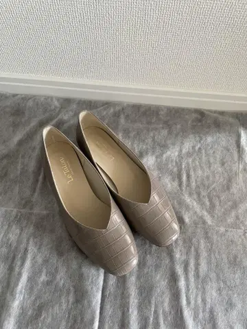 르탈론 스퀘어 V컷 플랫 그레이지 엠보 24.5cm