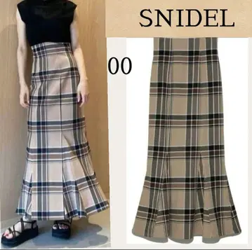 snidel 하이웨스트 타이트헴 플레어 체크 스커트