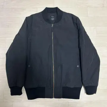 RVCA 블랙 MA-1 자켓