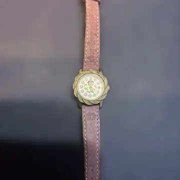 베티짱 꽃무늬 장식 실버 케이스 퍼플 가죽 손목시계