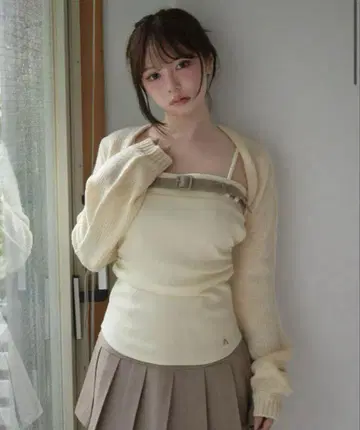 andmary Heidi 벨트 플리츠 세트업 아이보리