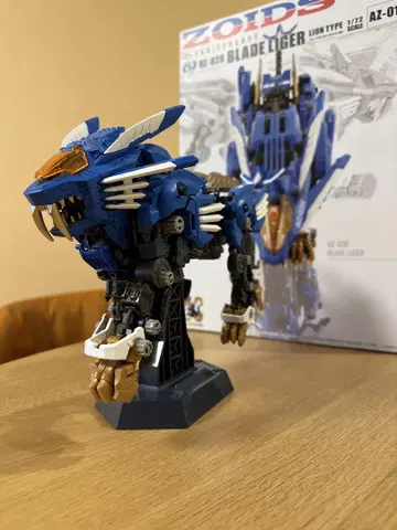 완성품 조립 완료 조이드 AZ-01 블레이드라이거 타카라토미 zoids