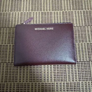 MICHAEL KORS 버건디 접이식 지갑